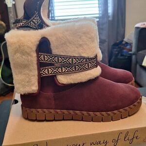 Women's Burgundy Fur-Lined Boots